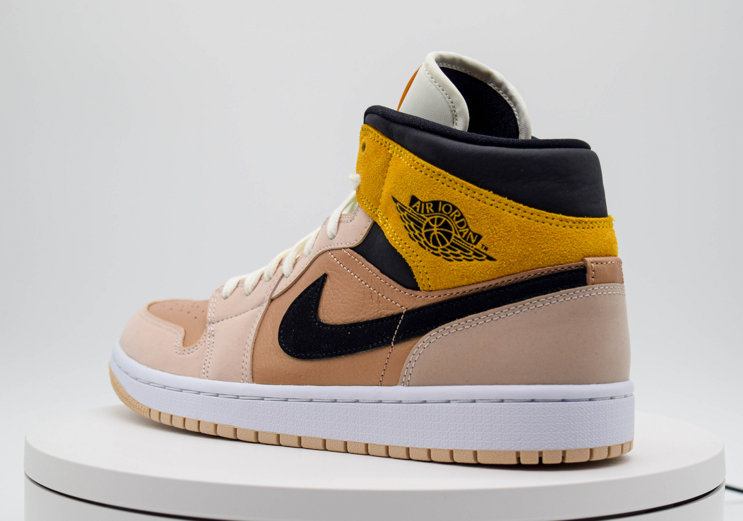 Air Jordan 1 Mid Particle Beige