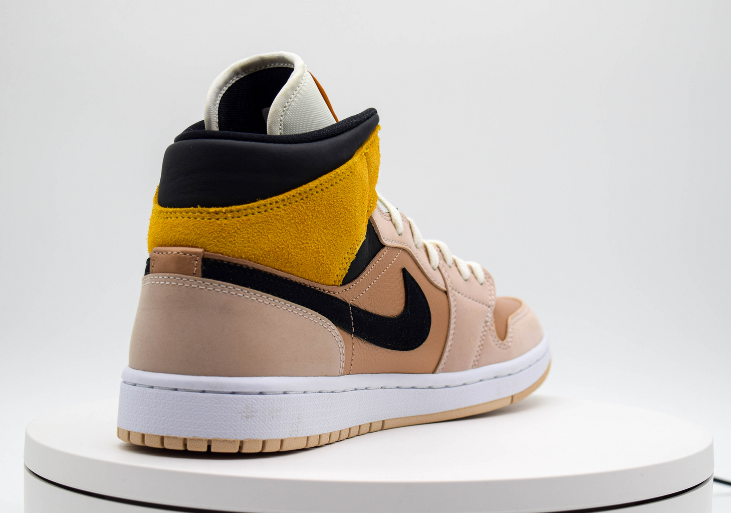Air Jordan 1 Mid Particle Beige