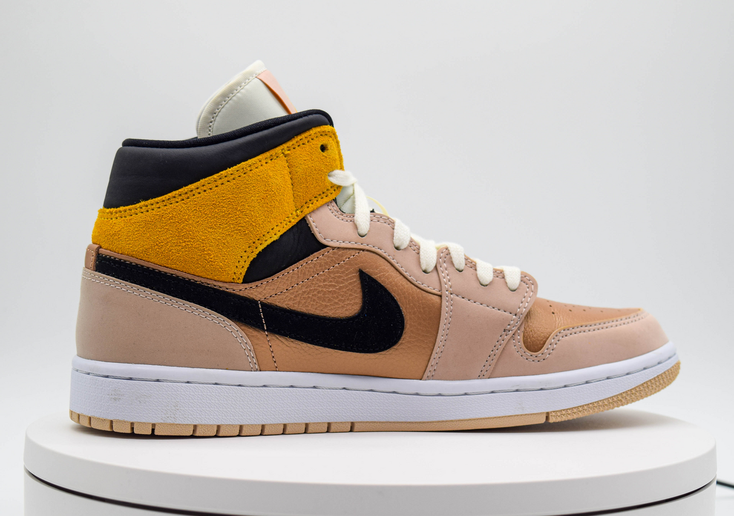 Air Jordan 1 Mid Particle Beige
